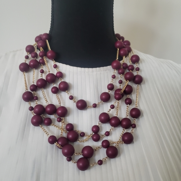 Eggplant/Fuchia beads necklace - Picture 2 of 6